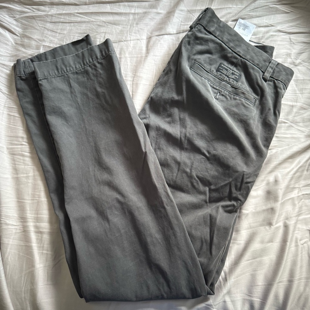 LIKE NEW Banana Republic Aiden Chinos 31x32